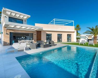 Villa con piscina privada, 200 mt2, 4 habitaciones