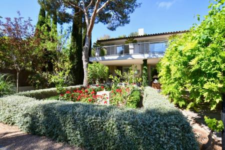 Villa de lujo situada en una urbanización exclusiva de Sol de Mallorca, 577 mt2, 4 habitaciones