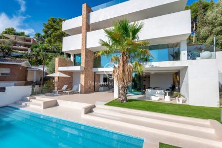 Espectacular villa de excelente construcción abierta en la mejor zona de Castelldefels, 740 mt2, 6 habitaciones