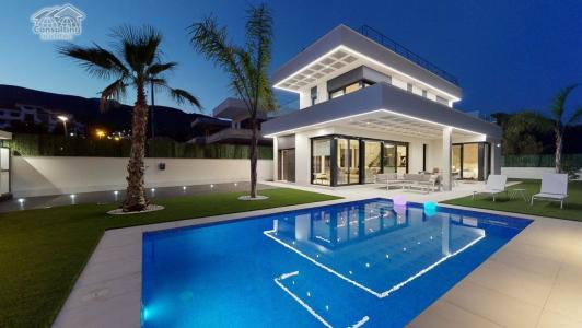 Chalet Villa independiente con piscina y parking en Finestrat (Benidorm) Spain, 145 mt2, 3 habitaciones