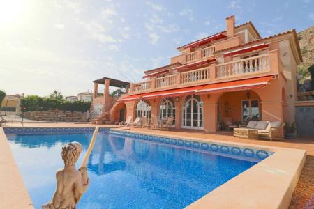 Villa de lujo de estilo mediterráneo de 7 dormitorios en venta en Sierra Cortina, Finestrat, Costa B, 339 mt2, 7 habitaciones