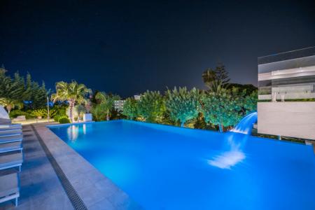 Magnifica villa vanguardista de super lujo estratégicamente ubicada en Nueva Andalucía., 1150 mt2, 9 habitaciones