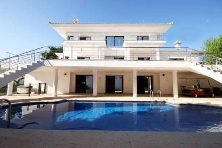 Villa con piscina privada junto al campo de golf en Villamartín, 500 mt2, 4 habitaciones