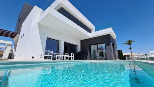 Se Vende preciosa villa con piscina propia junto a Campo de Golf., 209 mt2, 4 habitaciones