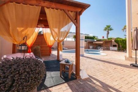 Villa de lujo con piscina  a 100m de la playa de La Mata, 310 mt2, 4 habitaciones