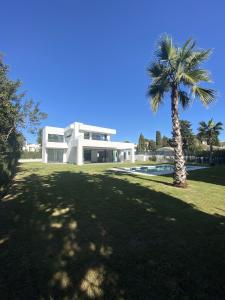 Villa  for sale in Estepona, Spain for 0  - listing #807012, 225 mt2