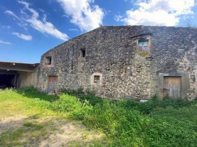 Casa rústica a restaurar con terreno de unos 4.500 m² en venta en Foixà, 400 mt2