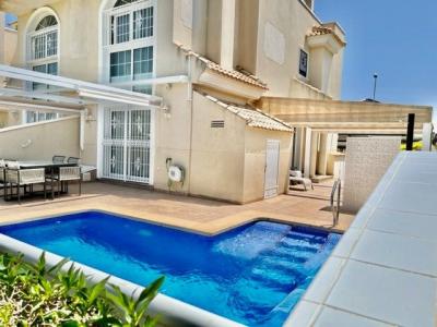 Precioso chalet  semi-adosado en perfecto estado con piscina privada en Guardamar del Segura, 92 mt2, 2 habitaciones