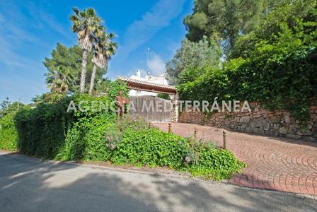 VILLA INDEPENDIENTE EN VENTA EL TOSALET, 315 mt2, 6 habitaciones