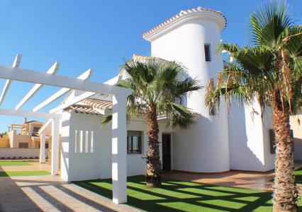 Espectacular Villa Independiente con jardín a 100 metros de la playa, 185 mt2, 4 habitaciones