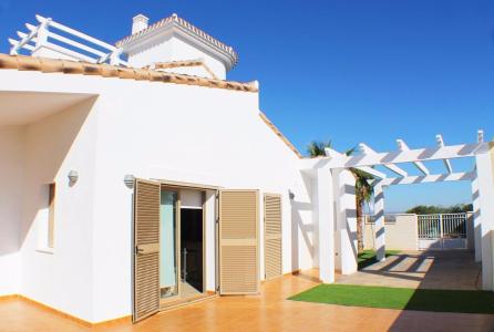 Espectacular Villa Independiente con jardín a 100 metros de la playa, 154 mt2, 3 habitaciones