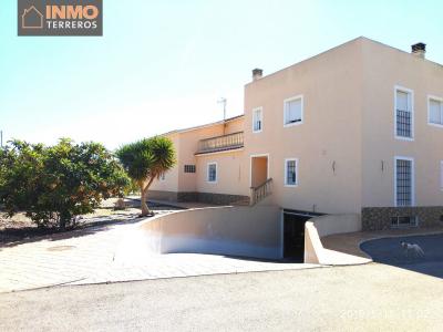 Villa con piscina y 6 dormitorios en el término municipal de Lorca, Murcia., 500 mt2, 6 habitaciones