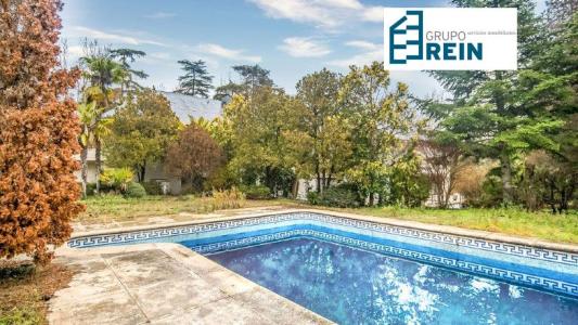Chalet independiente con piscina y jardín! en calle Amorebieta, Madrid., 1246 mt2, 7 habitaciones