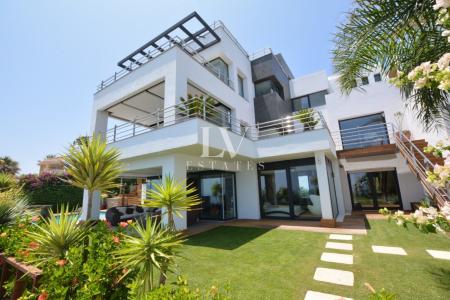 Impresionante Villa moderna con vistas panorámicas al mar a pocos minutos en coche de Sotogrande, 825 mt2, 5 habitaciones