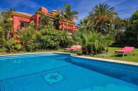Preciosa villa de lujo en Milla de Oro,Marbella, 2450 mt2, 5 habitaciones