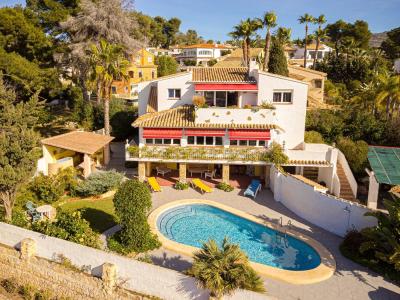 Gran villa en venta con magníficas vistas al mar en Moraira, 320 mt2, 5 habitaciones