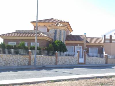 Chalet de obra nueva en Avileses (Murcia) en una parcela en esquina de 348 m2., 197 mt2, 4 habitaciones