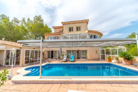Impressive Villa with Heated Pool in Pinar de Campoverde, 256 mt2, 3 habitaciones