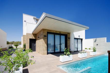 Villa con la piscina privada y con solárium en San miguel de Salinas, 144 mt2, 3 habitaciones
