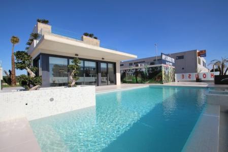 Hermosa villa en San Miguel de Salinas, 196 mt2, 4 habitaciones