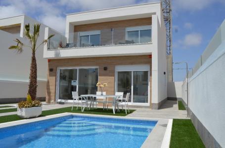 Villas independientes con piscina en pueblo típico español junto a todos los servicios, 114 mt2, 3 habitaciones