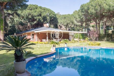 Villa mediterránea compuesta por cuatro viviendas en jardín de 1 hectárea, 1300 mt2, 14 habitaciones