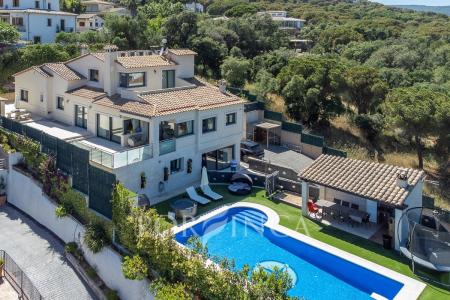 Villa de lujo de 6 dormitorios y casa de invitados cerca de la playa de Sant Antoni. Piscina cubiert, 535 mt2, 6 habitaciones