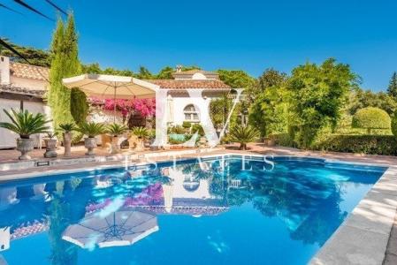 Fantástica Villa de arquitectura tradicional andaluza en Sotogrande alto con piscina propia, 5 habitaciones