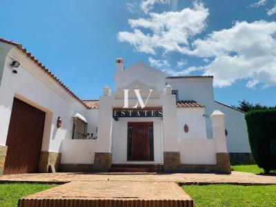 Hermosa Villa de estilo mediterráneo con piscina privada en Sotogrande Costa, Sotogrande, 342 mt2, 3 habitaciones