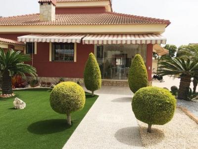 Impecable villa independiente de lujo con 800 m2 de parcela en Torrevieja., 260 mt2, 4 habitaciones