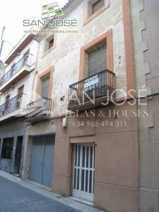 SE VENDE CASA PARA REFORMAR EN EL CENTRO DE ASPE, 288 mt2, 4 habitaciones