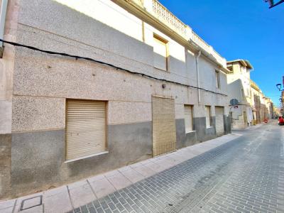 VENTA DE CASA PARA REFORMAR TOTALMENTE EN ASPE CERCA DEL CENTRO, 126 mt2, 4 habitaciones