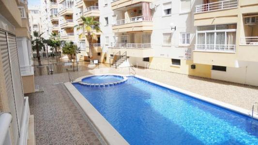 SE VENDE APARTAMENTO EN TORREVIEJA CON PISCINA COMUNITARIA, 83 mt2, 3 habitaciones