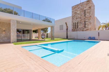 VILLA DE LUJO DE OBRA NUEVA EN CAMPOAMOR, 256 mt2, 5 habitaciones