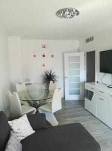 SE VENDE APARTAMENTO TOTALMENTE REFORMADO 1 DORMITORIO LA CALA DE VILLAJOYOSA. MILPISOS.ES, 65 mt2, 1 habitaciones