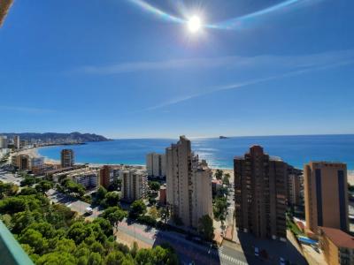 SE VENDE MAGNIFICO PISO CON VISTAS AL MAR Y MONTAÑA, 150 mt2, 3 habitaciones