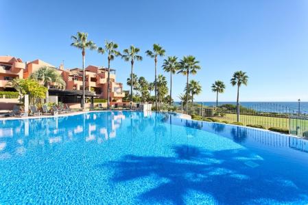 Hermoso apartamento con vistas al mar situado en Mar Azul, Estepona, 155 mt2, 3 habitaciones