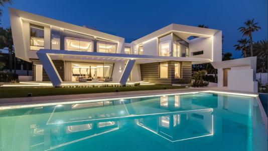 Nueva villa en primera línea de playa en Los Monteros, Marbella, 1229 mt2, 6 habitaciones