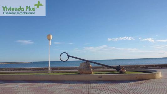 Comprar apartamento semi nuevo en Santa Pola a 50 m. de la playa de Levante, 95 mt2, 2 habitaciones