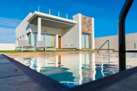Amplia villa con piscina y sótano opcional en Villamartin, 78 mt2, 3 habitaciones