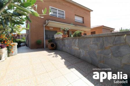 CASA A TRES VIENTOS PARA ENTRAR A VIVIR - BARBERÀ DEL VALLÈS, 245 mt2, 5 habitaciones