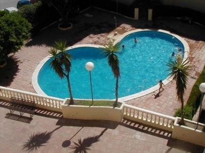 Amplio piso en recinto cerrado con piscina en centro de Estepona (Málaga), 117 mt2, 3 habitaciones