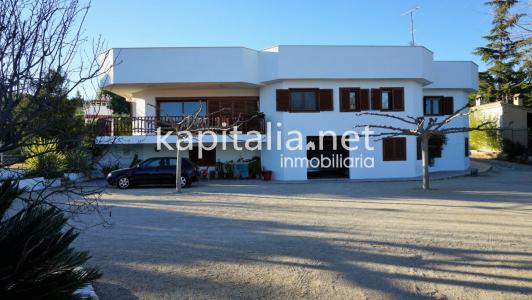 Venta de fantástico chalet a 1Km de Ontinyent, 471 mt2, 8 habitaciones