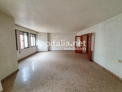 Espectacular piso a la venta en la avenida Daniel Gil de Ontinyent., 153 mt2, 4 habitaciones