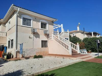 Excelente oportunidad chalet con piscina reformado, 230 mt2, 4 habitaciones