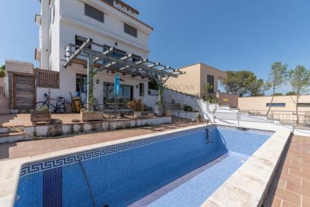 Casa con piscina en zona Els Cards de Sant Pere de Ribes, 275 mt2, 6 habitaciones