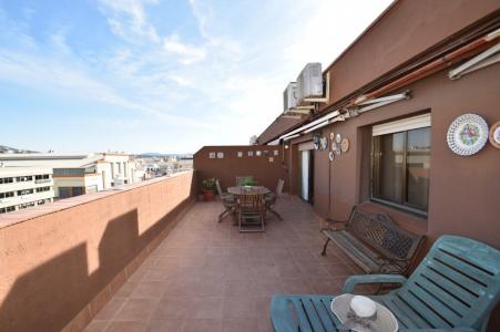 Ático en venta en el Mercat con terraza de 32m² y párquing opcional, 87 mt2, 3 habitaciones