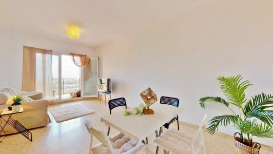 En Valterna, con piscina comunitaria, amplio balcón, garaje y trastero, 98 mt2, 2 habitaciones