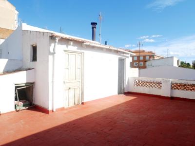 GRAN CASA CON DOS TERRAZAS Y PATIO EN LA ZONA DE LA AVENIDA DE ELDA DE PETRER, 153 mt2, 6 habitaciones