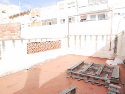 CASA CON PATIO Y TERRAZA EN LA ZONA DE LA AVDA DE ELDA DE PETRER, 94 mt2, 3 habitaciones